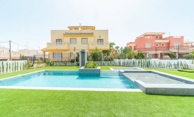 Bungalow  / Townhouse · New Build · Torrevieja · Los Balcones