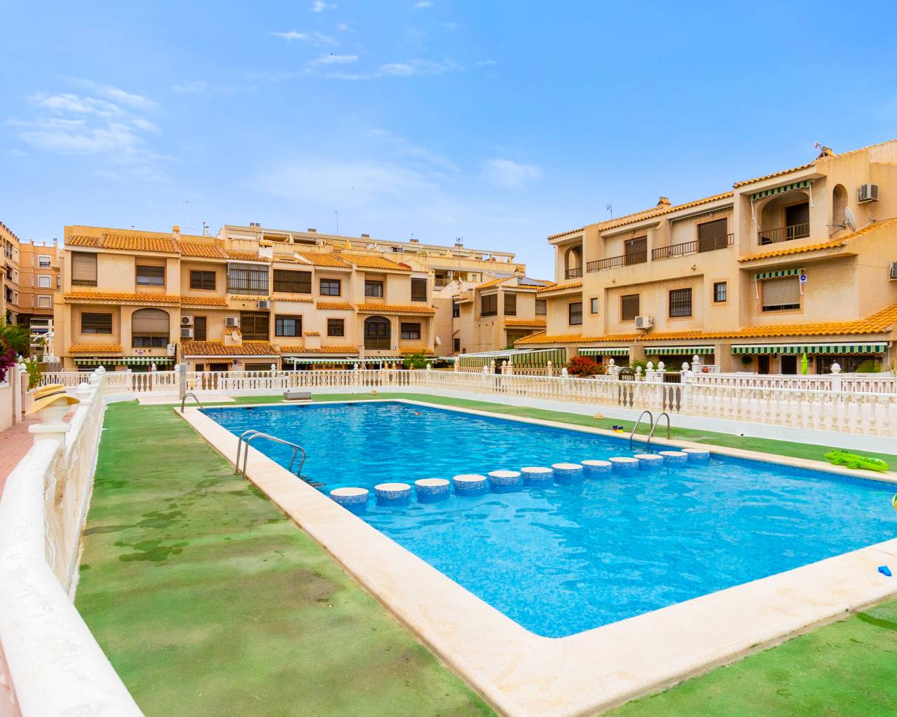 Resale - Bungalow  / Townhouse - Guardamar Playa