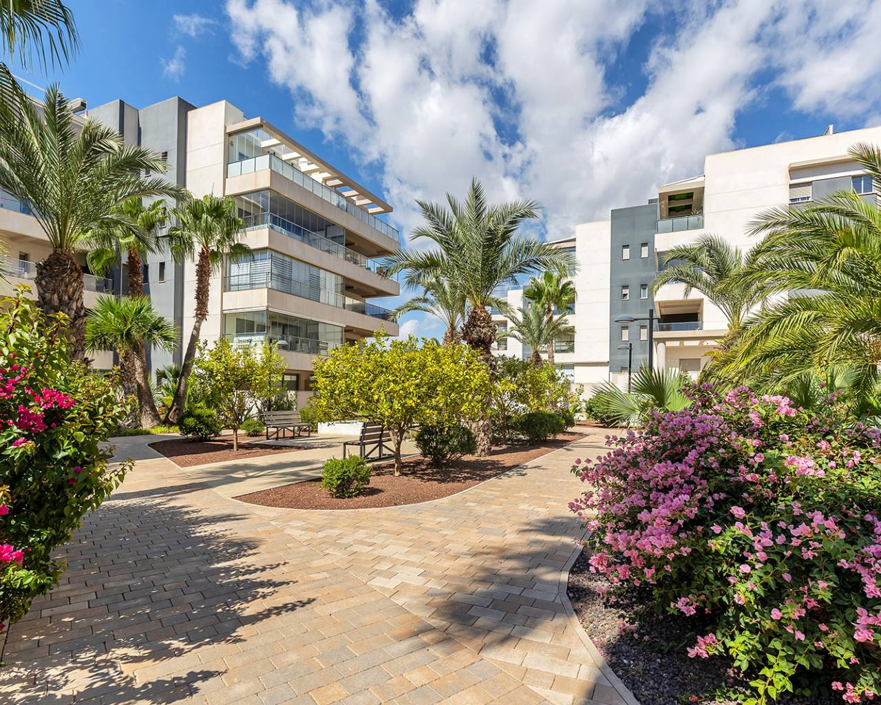 Resale - Apartments - Orihuela Costa - Villamartín